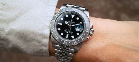 bruce wayne gmt master 2